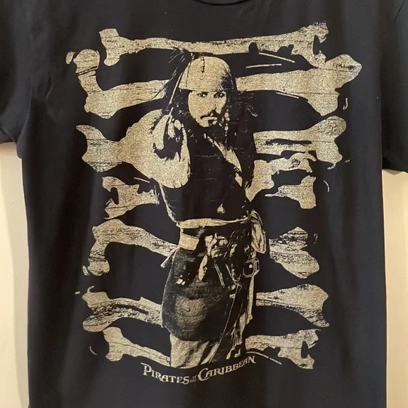 Disney Pirates of the Caribbean Johnny Depp T-Shirt Size Medium - Picture 5 of 9